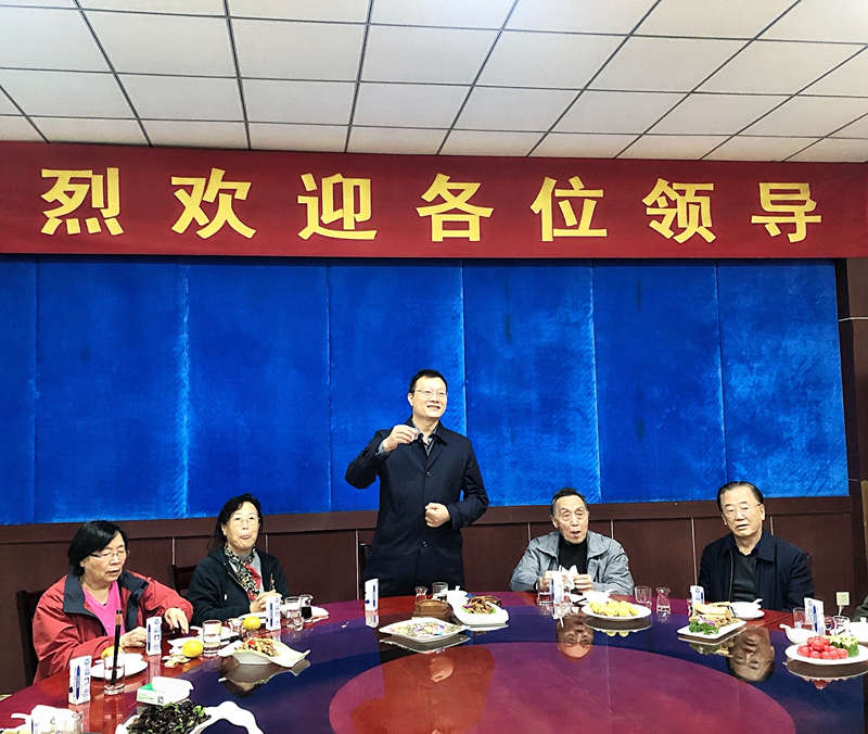 情暖重陽、共話發(fā)展——公司召開離退休老干部座談會(huì)
