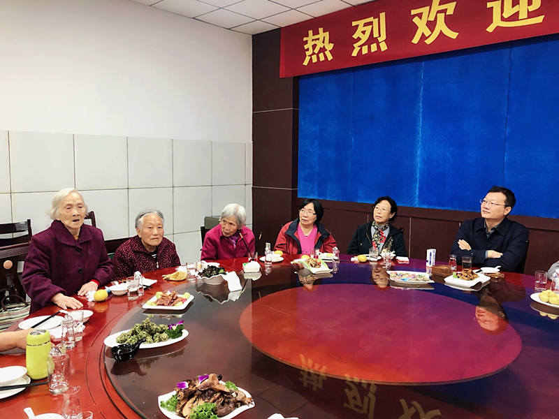 情暖重陽、共話發(fā)展——公司召開離退休老干部座談會(huì)