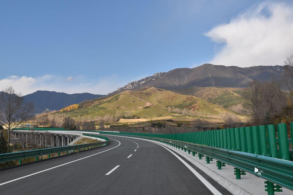 青海加西公路二標(biāo)中建段通車(chē)運(yùn)營(yíng)