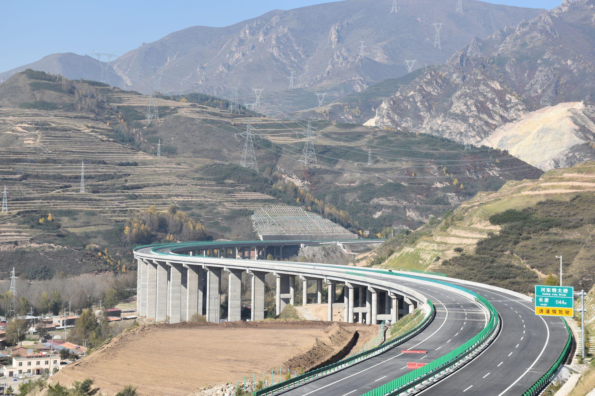 青海加西公路二標(biāo)中建段通車(chē)運(yùn)營(yíng)