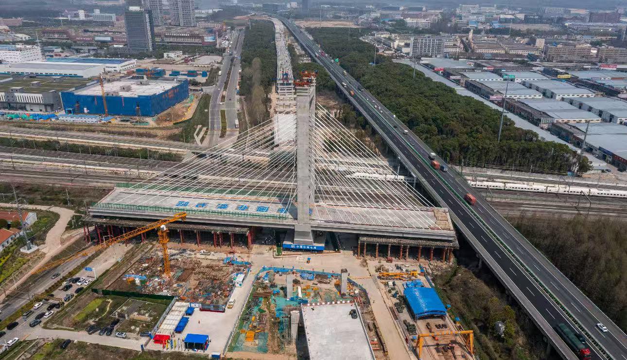京港澳高速湖北北段改擴(kuò)建項(xiàng)目鐵路交叉工程全部完工